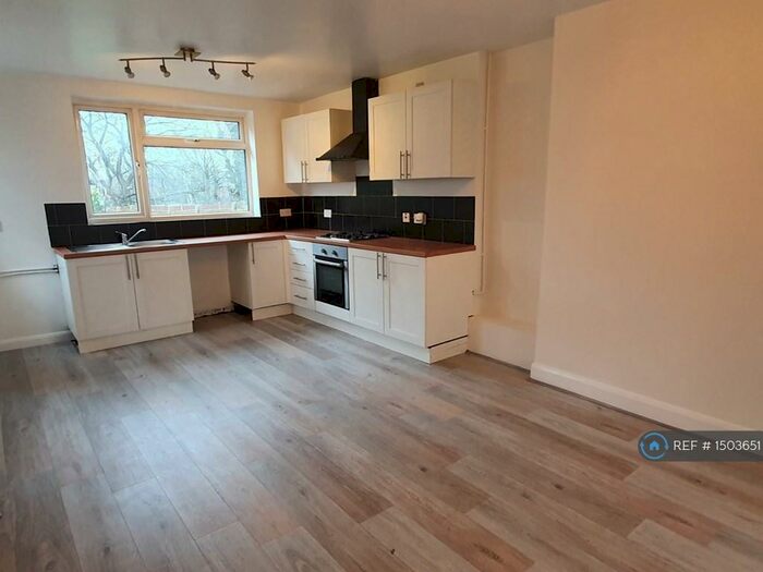 3 Bedroom Semi-Detached House To Rent In Ravenhurst Road, Leicester, LE3