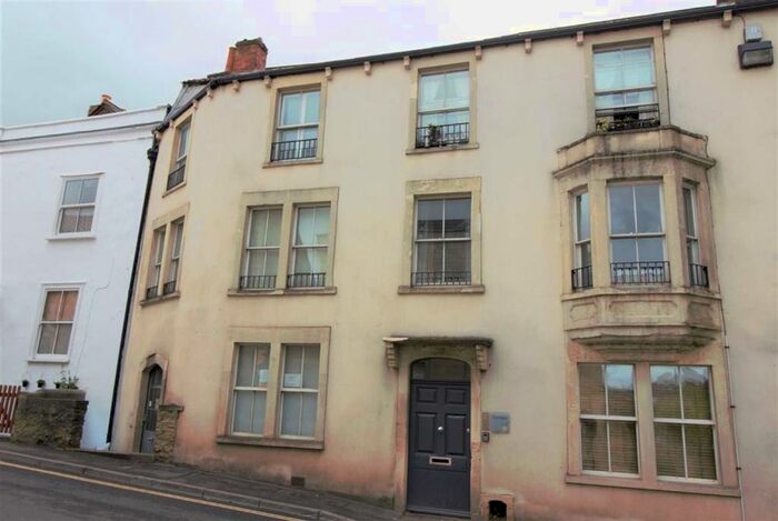 2 Bedroom Flat To Rent In North Parade, Frome BA11