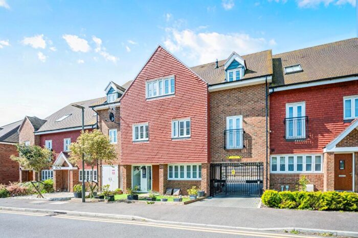 2 Bedroom Flat For Sale In Beatrice Square, Tadworth, KT20