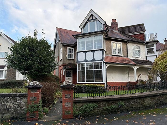 5 Bedroom Semi-Detached House For Sale In Parc Howard Avenue, Llanelli, SA15