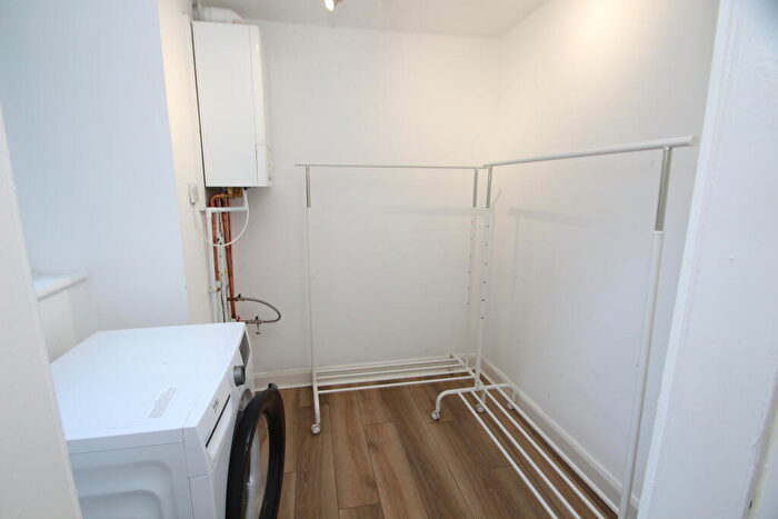 2 Bedroom Flat To Rent In Alexandra Park Street, Dennistoun, G31
