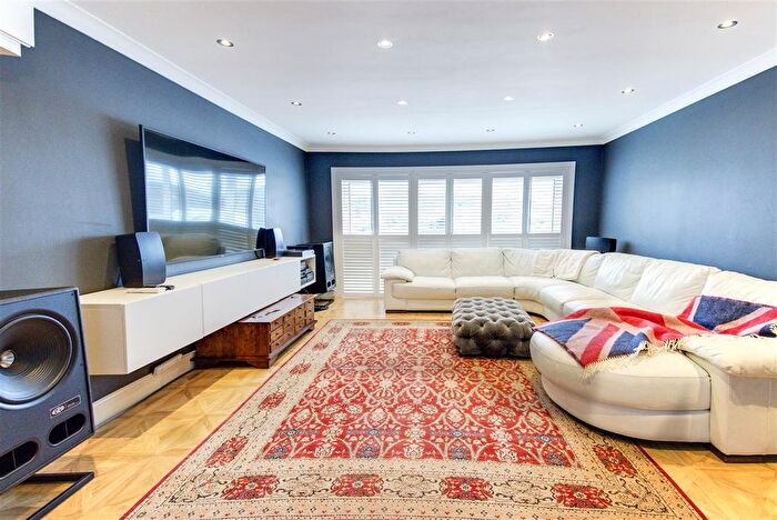 5 Bedroom Detached House For Sale In Hollingsworth Road, South Croydon, CR0