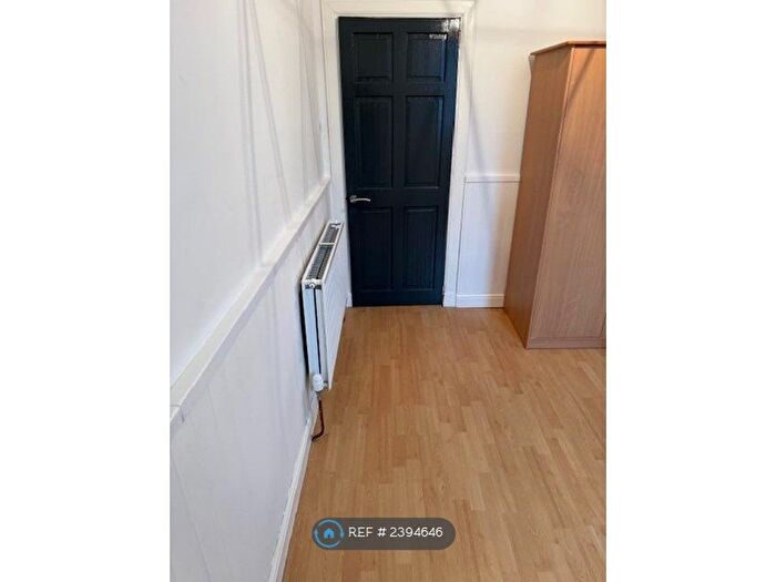 1 Bedroom Flat To Rent In Top Floor, Aberdeen, AB11