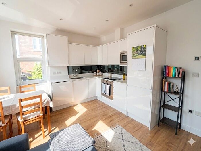 1 Bedroom Block Of Flats To Rent In - Grand Parade, Haringey, N4