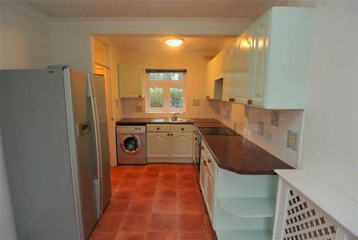 3 Bedroom House To Rent In Weybridge, KT13