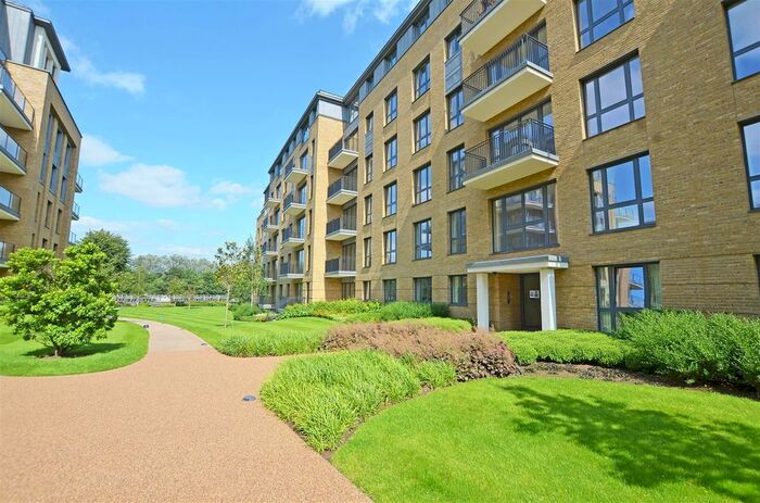 2 Bedroom Flat To Rent In Pinewood Gardens, Teddington, TW11