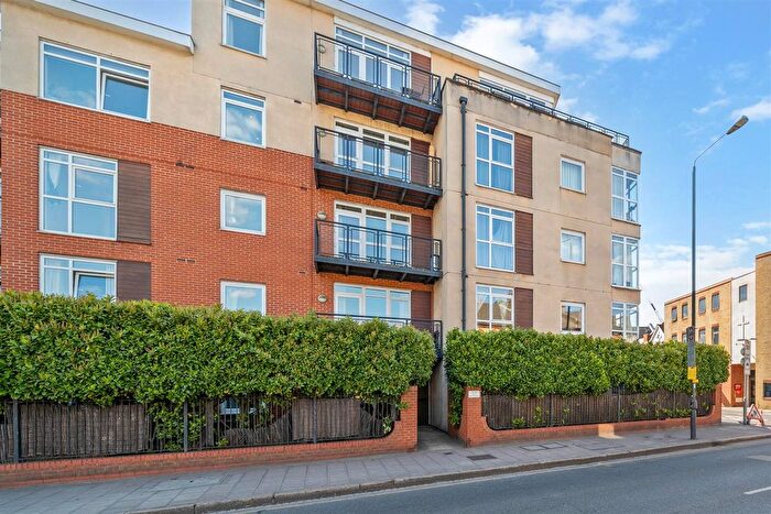 3 Bedroom Flat For Sale In The Zone, Merton Road, Wimbledon, SW19