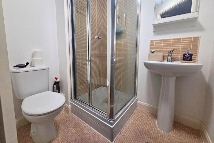 2 Bedroom Apartment For Sale In The Willows, Fenton Gate, Middleton, Leeds, LS10