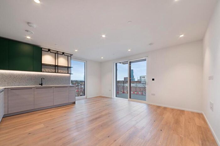 2 Bedroom Apartment To Rent In Iris House, Poplar Riverside, London, E14