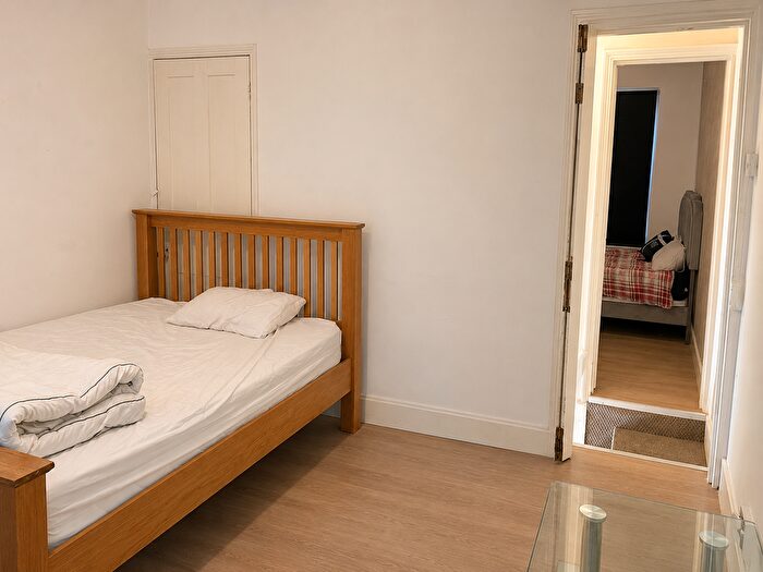 1 Bedroom Flat To Rent In Hainault Road, Romford, RM5