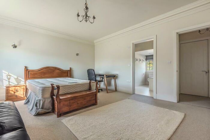 5 Bedroom End Of Terrace House For Sale In Silchester, Hampshire, RG7