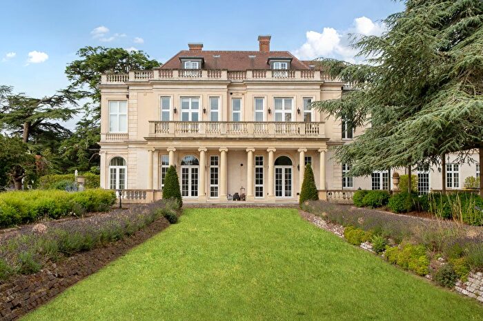 2 Bedroom Flat For Sale In Percy Drive, Bricket Wood, St. Albans, AL2
