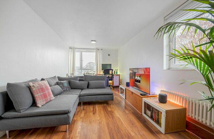 1 Bedroom Flat To Rent In Silverthorne Road, London, SW8