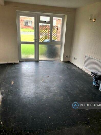 2 Bedroom Maisonette To Rent In Trevelyan Crescent, Stratford-Upon-Avon, CV37