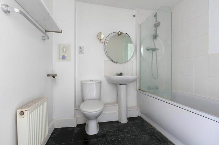 1 Bedroom Flat To Rent In Bramley Crescent, Ilford IG2