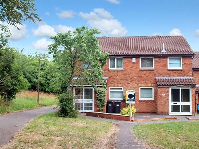 3 Bedroom Semi-Detached House For Sale In Broad Arrow Close, Neath Hill, Milton Keynes, MK14