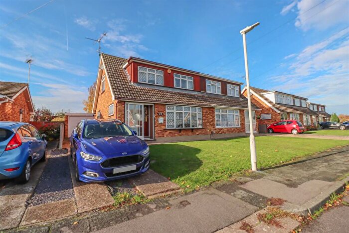 3 Bedroom Semi Detached House For Sale In Charlotte Avenue, Wickford, SS12