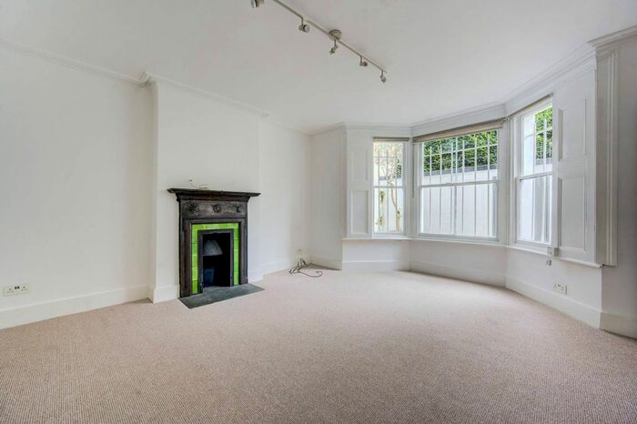 2 Bedroom Flat To Rent In Barclay Road, Fulham Broadway, London, SW6