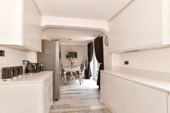 4 Bedroom Detached House For Sale In Spencer Close, Walderslade, Chatham, Kent, ME5