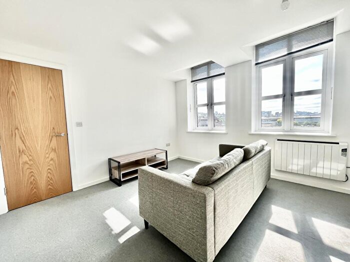 1 Bedroom Apartment To Rent In Viaduct Road, Viaduct Road, Leeds, West Yorkshire, LS4