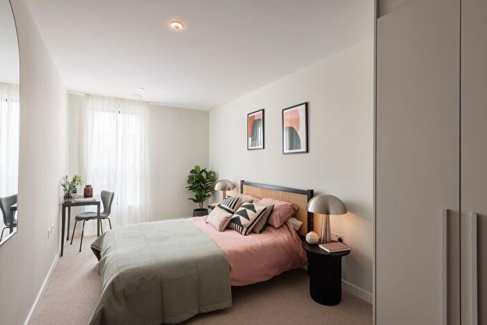 2 Bedroom Flat For Sale In Middle Road, Hanwell, W7