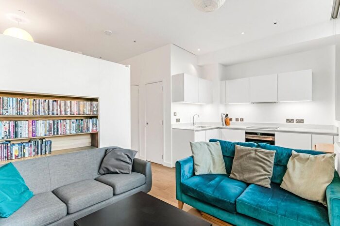 1 Bedroom Flat For Sale In Highgate Hill, Archway, London, N19