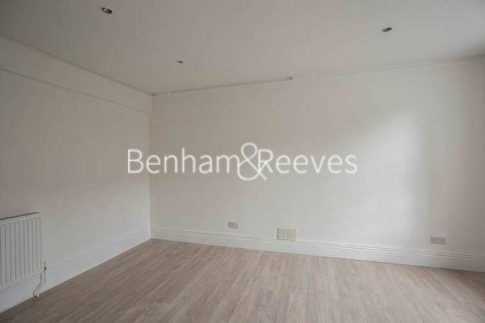 Flat To Rent In Cheniston Gardens, Kensington, W8