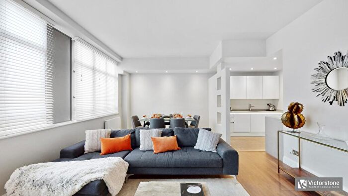 2 Bedroom Apartment To Rent In Lawrence House, City Road, Clerkenwell, London, EC1V