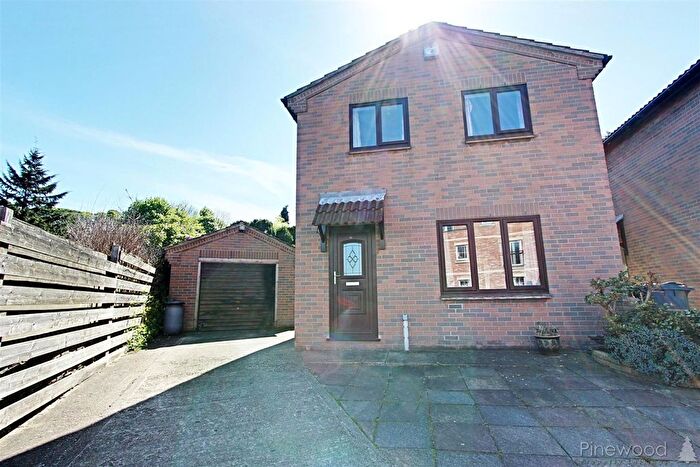 3 Bedroom Detached House To Rent In Piccadilly Road, Chesterfield, Derbyshire, S41