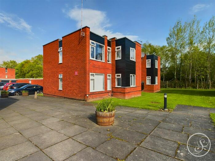 2 Bedroom Flat To Rent In Blackmoor Court, Alwoodley, Leeds, LS17