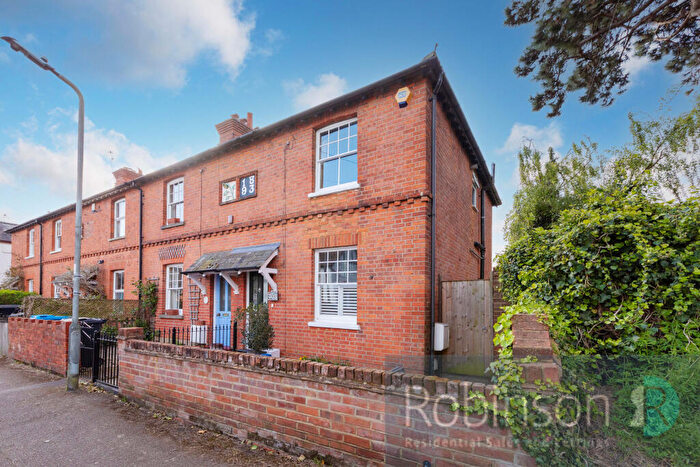 3 Bedroom End Of Terrace House For Sale In Penyston Road, Maidenhead, Berkshire, SL6