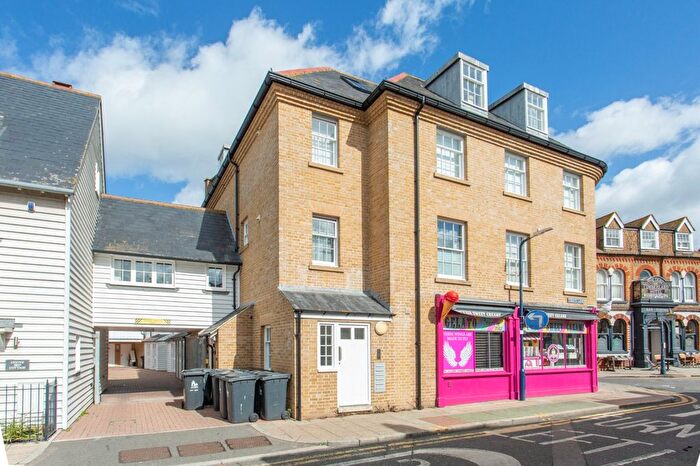 2 Bedroom Flat For Sale In Terrys Lane, Whitstable, Kent, CT5