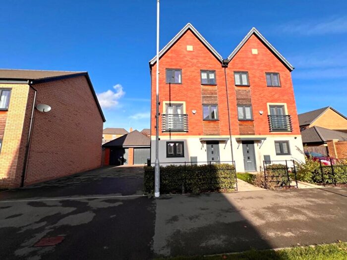 3 Bedroom Town House For Sale In West Street, Upton, Northampton, NN5