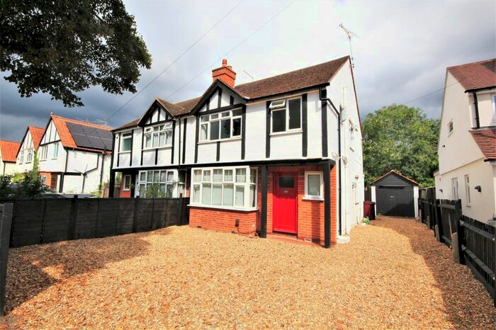 3 Bedroom Semi-Detached House To Rent In Northcourt Avenue, Reading, Berkshire, RG2