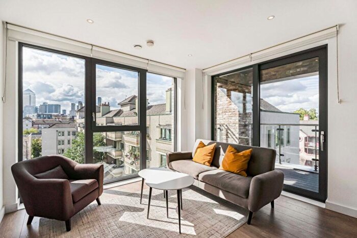 1 Bedroom Flat For Sale In St. Pauls Way, Mile End East, E3