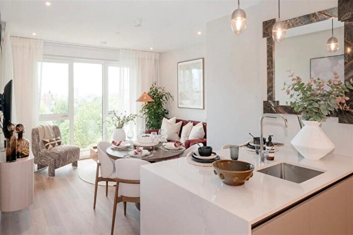 2 Bedroom Apartment To Rent In Bow Green, Maple Mews, E3