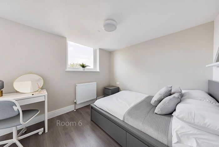 Studio To Rent In Flint Close, London, E15