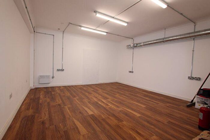 Detached House To Rent In Whitechapel Road, London, E1