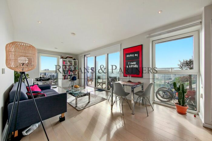 2 Bedroom Flat To Rent In Glasshouse Gardens, Stratford, E20