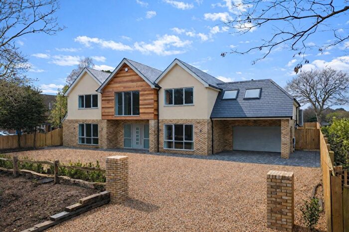 4 Bedroom Detached House For Sale In Ridgeway Lane, Lymington, SO41