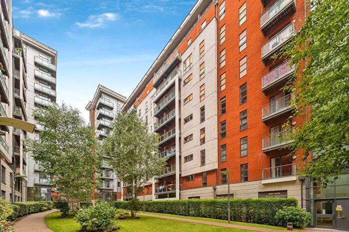 2 Bedroom Flat For Sale In Hornbeam Way, Manchester, M4