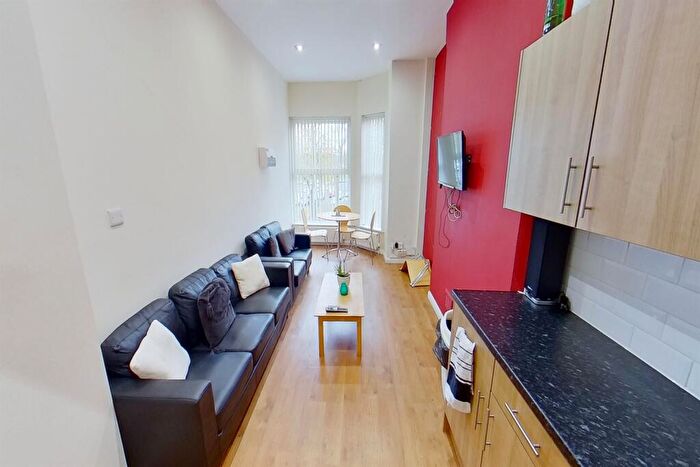 3 Bedroom Apartment To Rent In Noel Street, NG7