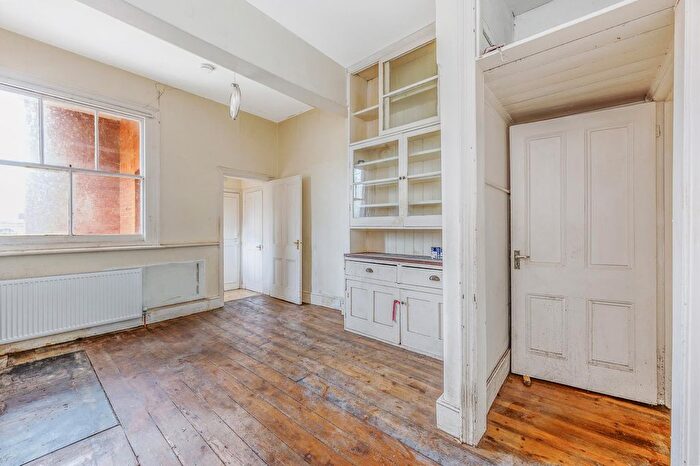 4 Bedroom Detached House For Sale In Spencer Road, Chiswick, London, W4