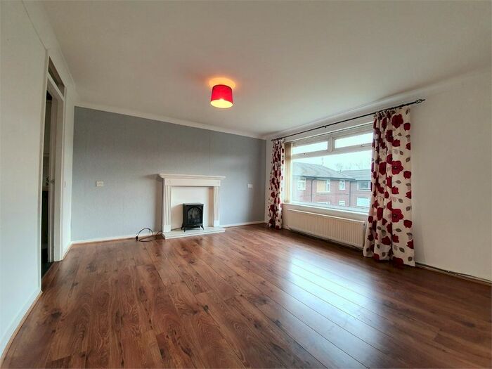 2 Bedroom Flat To Rent In Trencherbone, Radcliffe, Manchester, M26