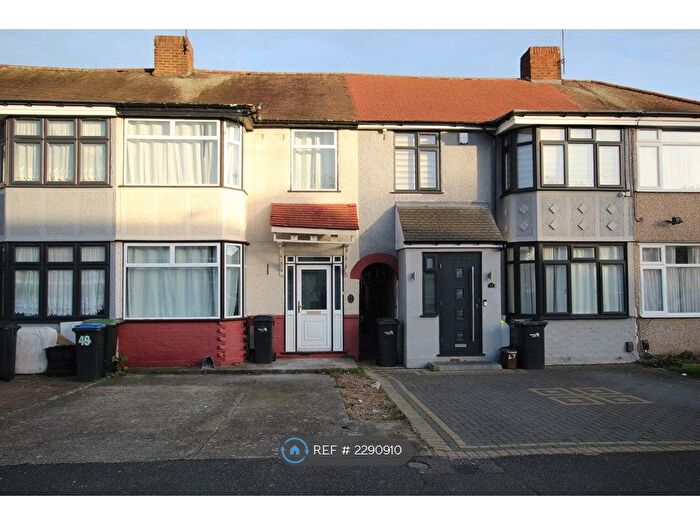 4 Bedroom Terraced House To Rent In Lombard Avenue, Enfield, EN3