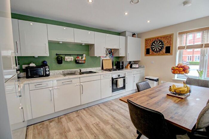 2 Bedroom Flat For Sale In Killick Close, Crawley, RH10
