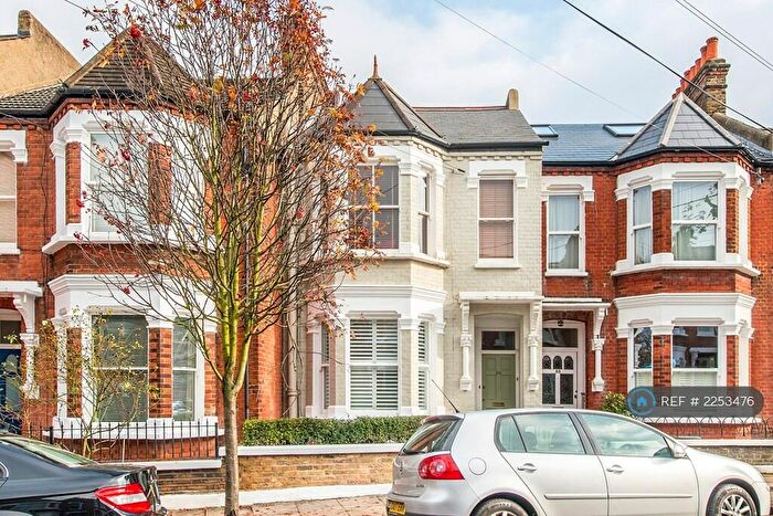 2 Bedroom Flat To Rent In Jedburgh, London, SW11