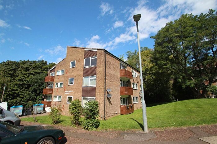 2 Bedroom Flat To Rent In Fern Drive, Hemel Hempstead, HP3