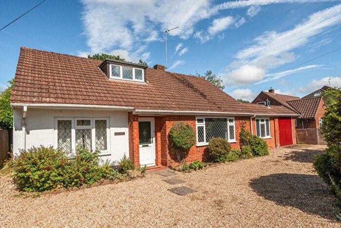 4 Bedroom Bungalow For Sale In Woodlands Avenue, Burghfield Common, Reading, Berkshire, RG7