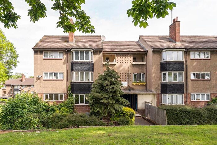 2 Bedroom Apartment For Sale In The Drive, Walthamstow, E17